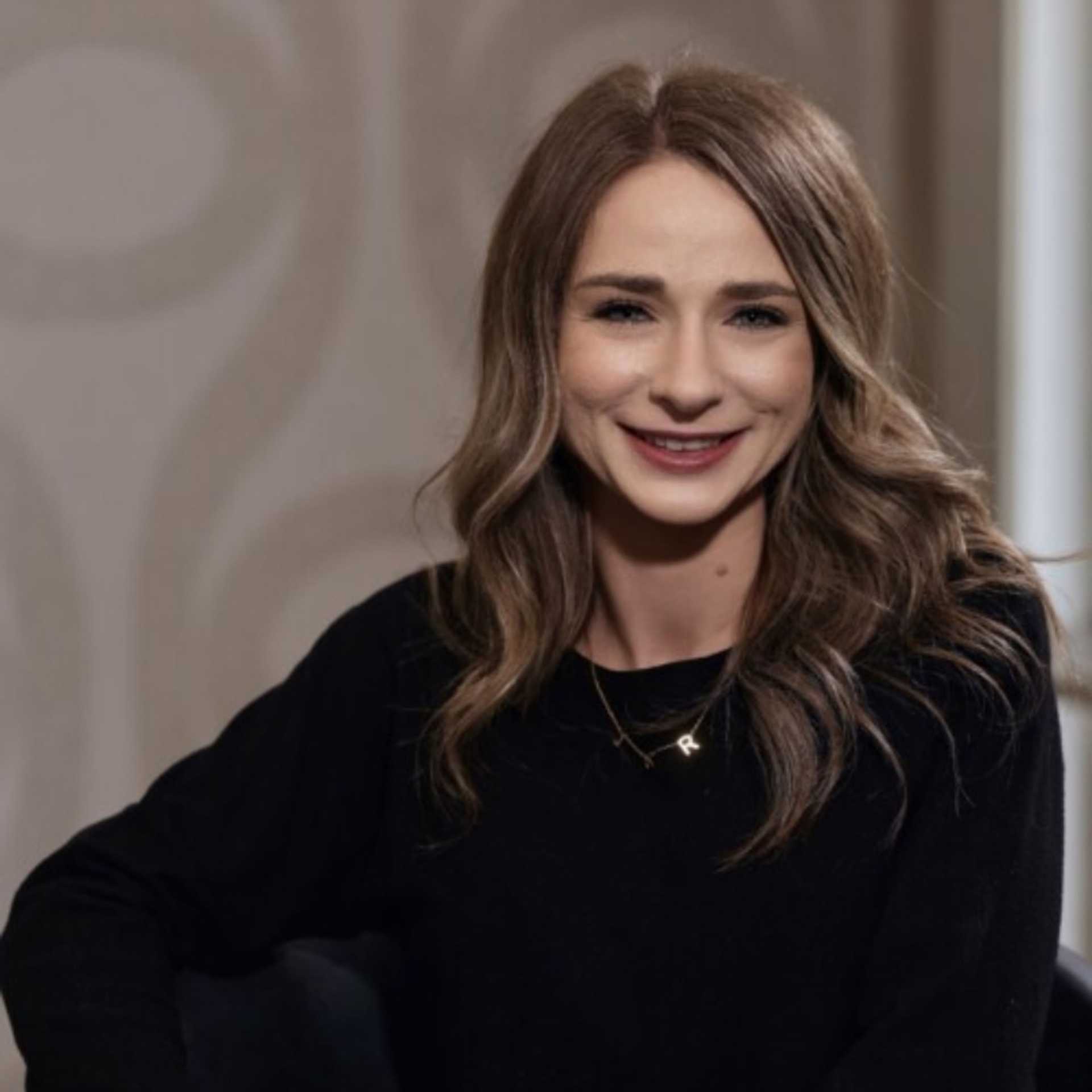 Portrait of Madison Provenzano, a professional stylist at Studio Seven, showcasing their expertise and style.