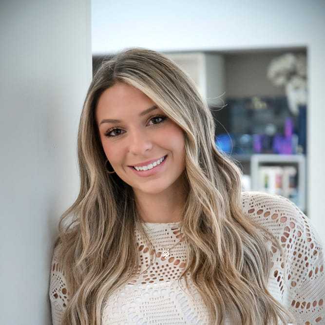 Portrait of Reanna Nadik, a professional stylist at Studio Seven, showcasing their expertise and style.