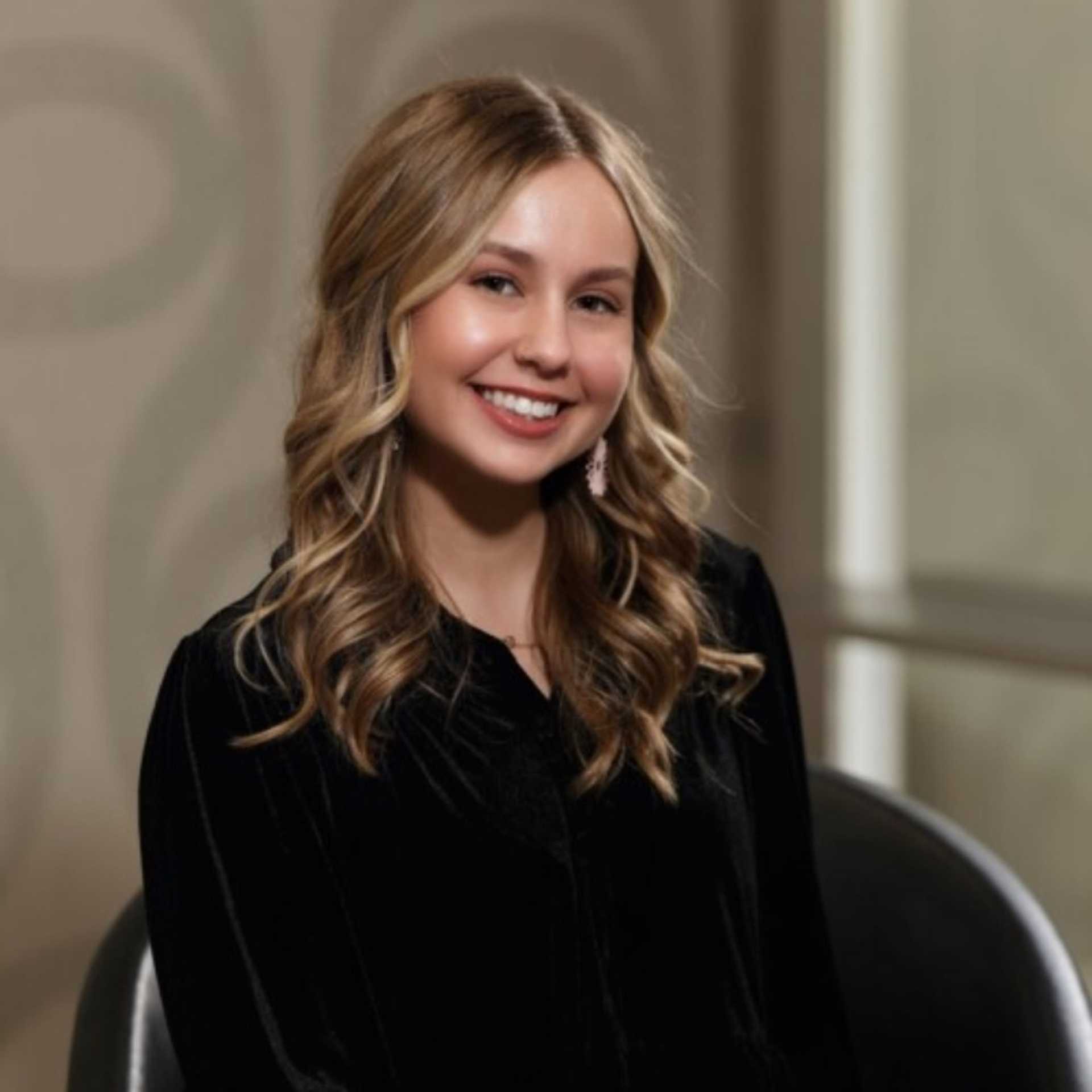 Portrait of Macy Comfort, a professional stylist at Studio Seven, showcasing their expertise and style.