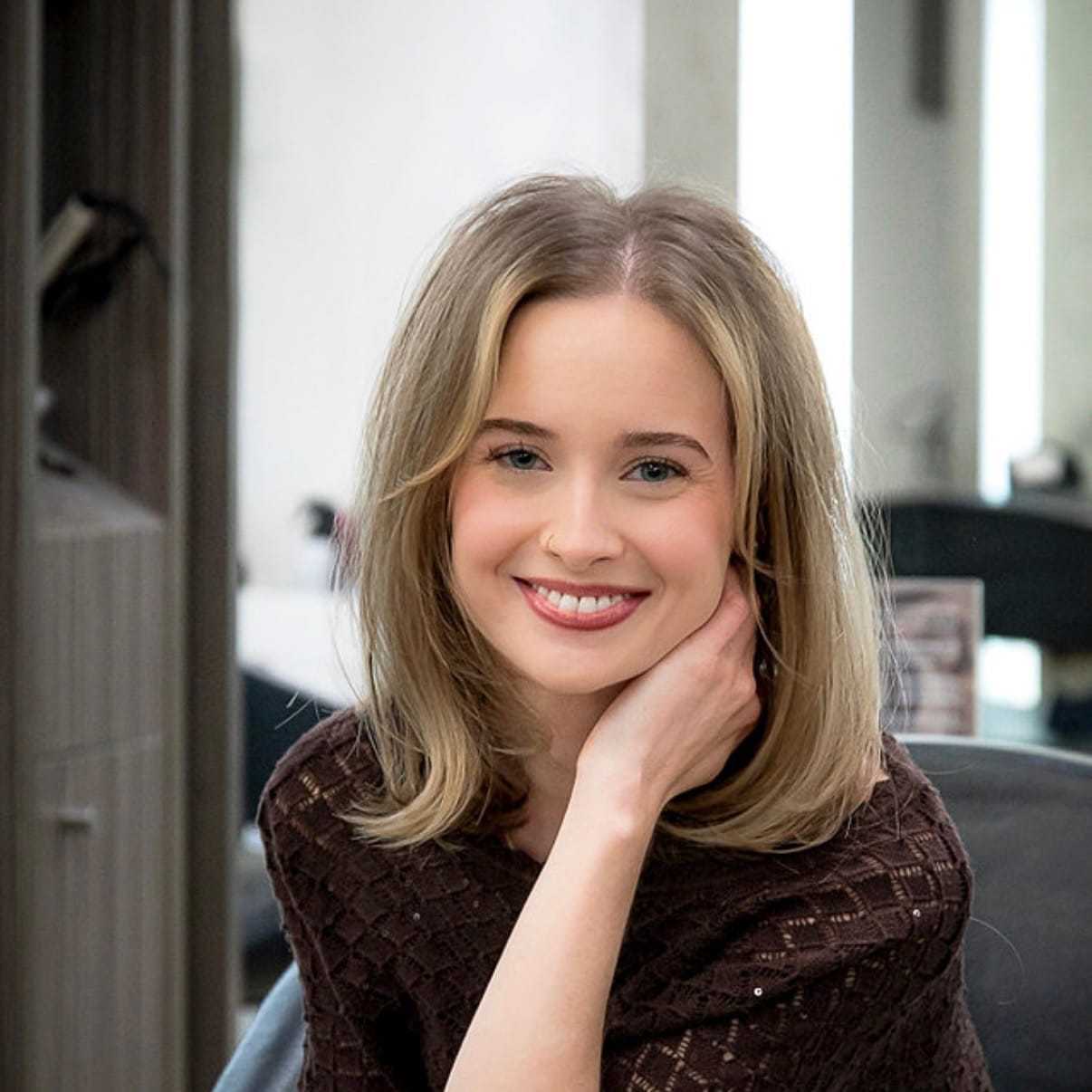 Portrait of Sara Spino, a professional stylist at Studio Seven, showcasing their expertise and style.