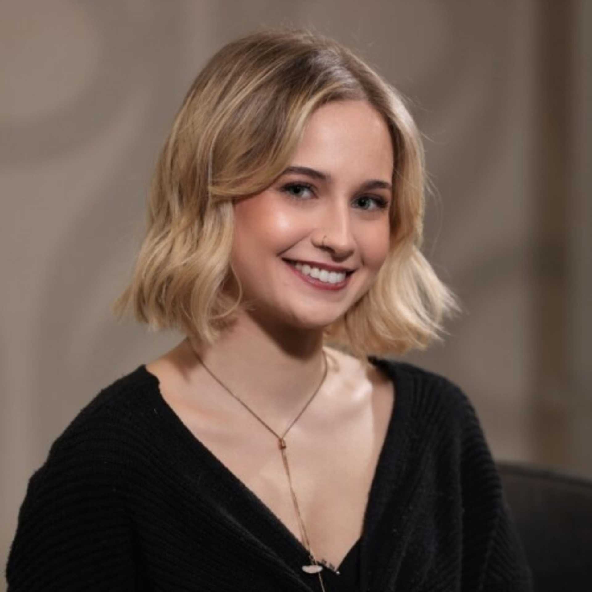 Portrait of Sara Spino, a professional stylist at Studio Seven, showcasing their expertise and style.